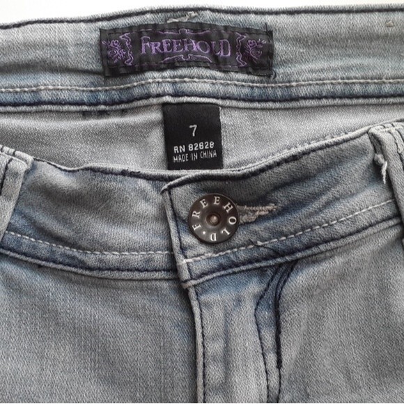 Freehold Distressed Stretchy Studded Back Pocket Jeans Size 7 - Picture 2 of 8